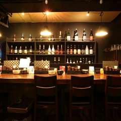 座る場所によって雰囲気が異なるので、シーンを選ばず利用可能