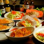 カウンターと2卓のテーブル席を合わせたフロア全ての貸し切り利用もできます。シェアスタイルで和気あいあいと楽しめる専用プランがおすすめ。人数やシーンに合わせたさまざまなパーティーに最適です。