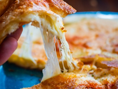 生地が薄くおつまみにもぴったり＆モッツァレラチーズたっぷりの『ケサディージャ』