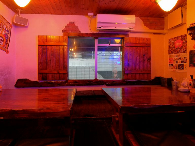 一人でもグループでも気軽に過ごせるメキシカンバー