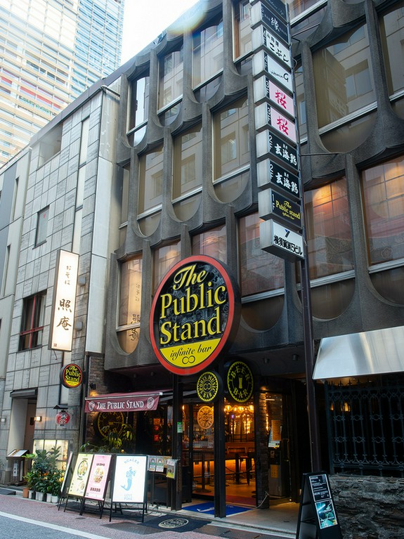 横須賀第5ビルの5階にあるダイニングバー