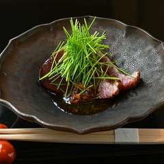 香ばしさが食欲を誘う『鰹の藁焼き』