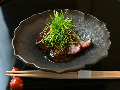 香ばしさが食欲を誘う『鰹の藁焼き』