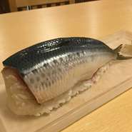 鰯を大胆に乗っけたビックリ寿し
