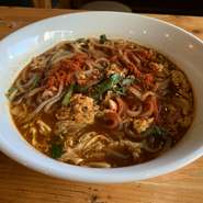 みんなでシェアするのもおすすめ『しんのすけ辛麺』