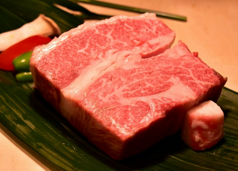 炭火焼特選ステーキ100g〜