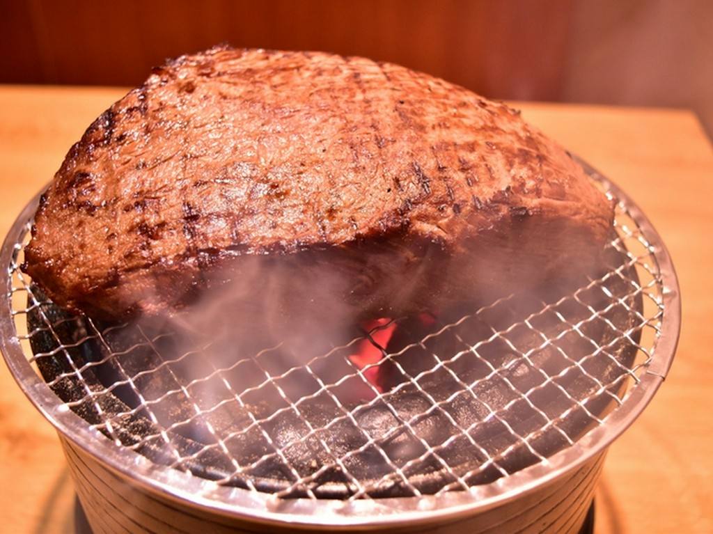お肉本来の味を楽しんでいただける豪華ステーキ