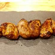 身が詰まっており、コリコリとした食感と鉄分、ナトリウムを多く含む栄養価の高い部位です。
あっさりとした味わいでくさみはほとんどありません。