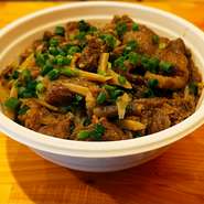 黒毛和牛すじ煮込み丼