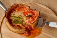 あっさり食べたい人にはコレ！
チーズ好きだけど、チーズすぎるのは少し…という方はコチラ！
トマトベースソースであっさりとお楽しみいただけます！