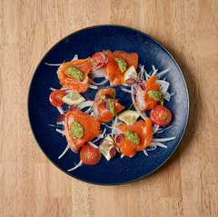 生サーモンのカルパッチョ～バジルとレモン～