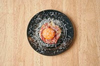 悪魔的組み合わせ！
高品質な熊本馬肉に自家製チーズタレにリッチな卵黄とアボカドで女子ウケ抜群！