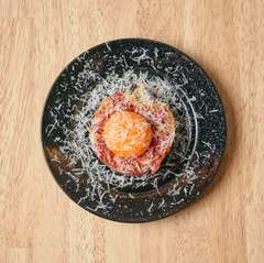 熊本馬肉とアボカドユッケ