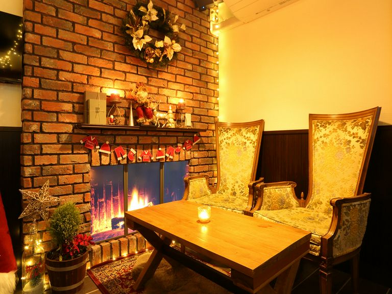 一年を通してクリスマスパーティー気分になれるバー