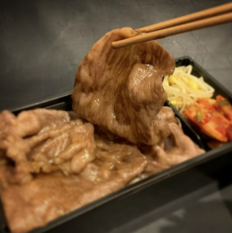 タンカツサンドや近江うしのお弁当が数種類ご用意できます。