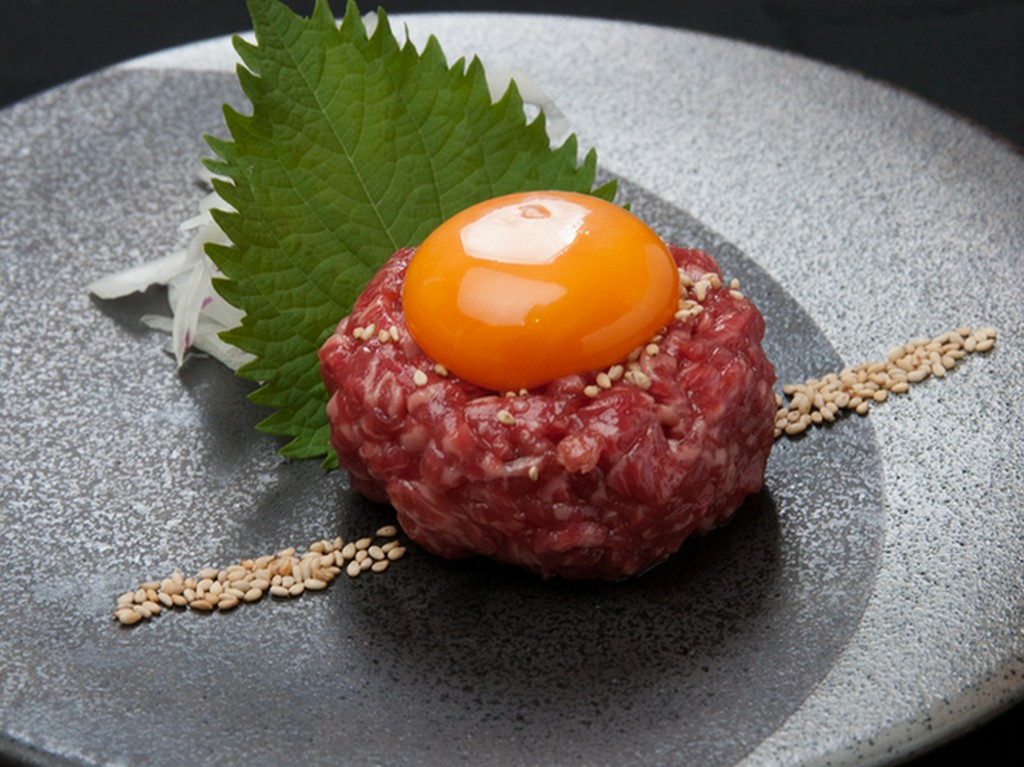 にくTATSUユッケ（塩・タレ）