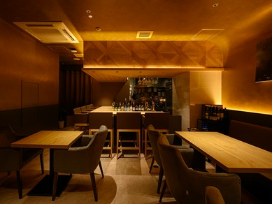 気軽に贅沢を。洗練されたゴージャスな空間