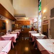 1組2名から最大15名程度まで利用できるこちらのお店。完全予約制の落ち着いた空間で、特別な時間を過ごせそう。事前にリクエストしておけば、苦手な食材を避けたり、料理をランクアップすることも可能です。