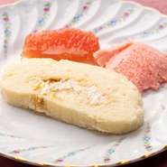 スフレ・あまおう苺のジェラート・ゼリー