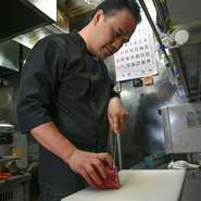 「お腹も心も満たされ、笑顔で帰ってもらう」ことが最大の喜びだそう。居心地のよいお店づくりモットーに、ゲストの要望を読み取り、常に細やかな配慮を大切にされています。