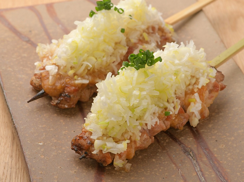 自家製のネギ味噌ダレをきかせた『せせり』