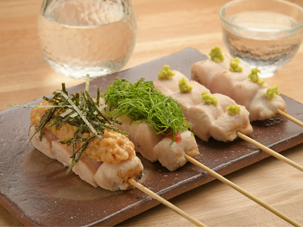 意外な組み合わせに、思わずオーダーしたくなる『ささみ各種』