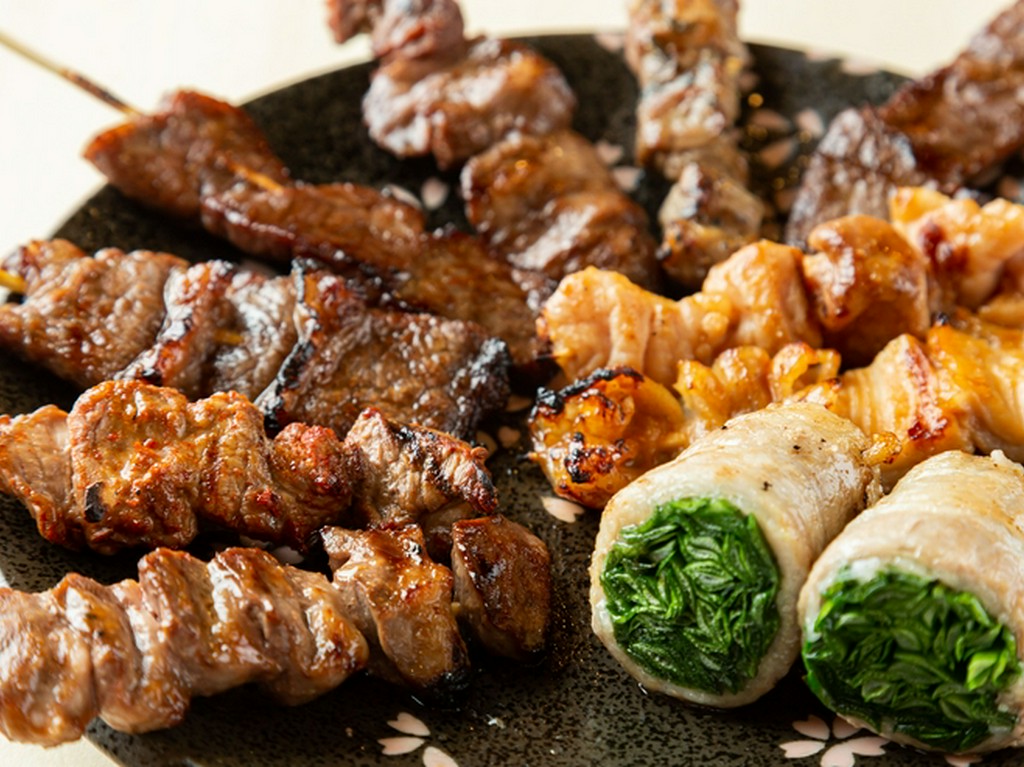 スプリングラムや国産和牛を使ったこだわりの『肉串』