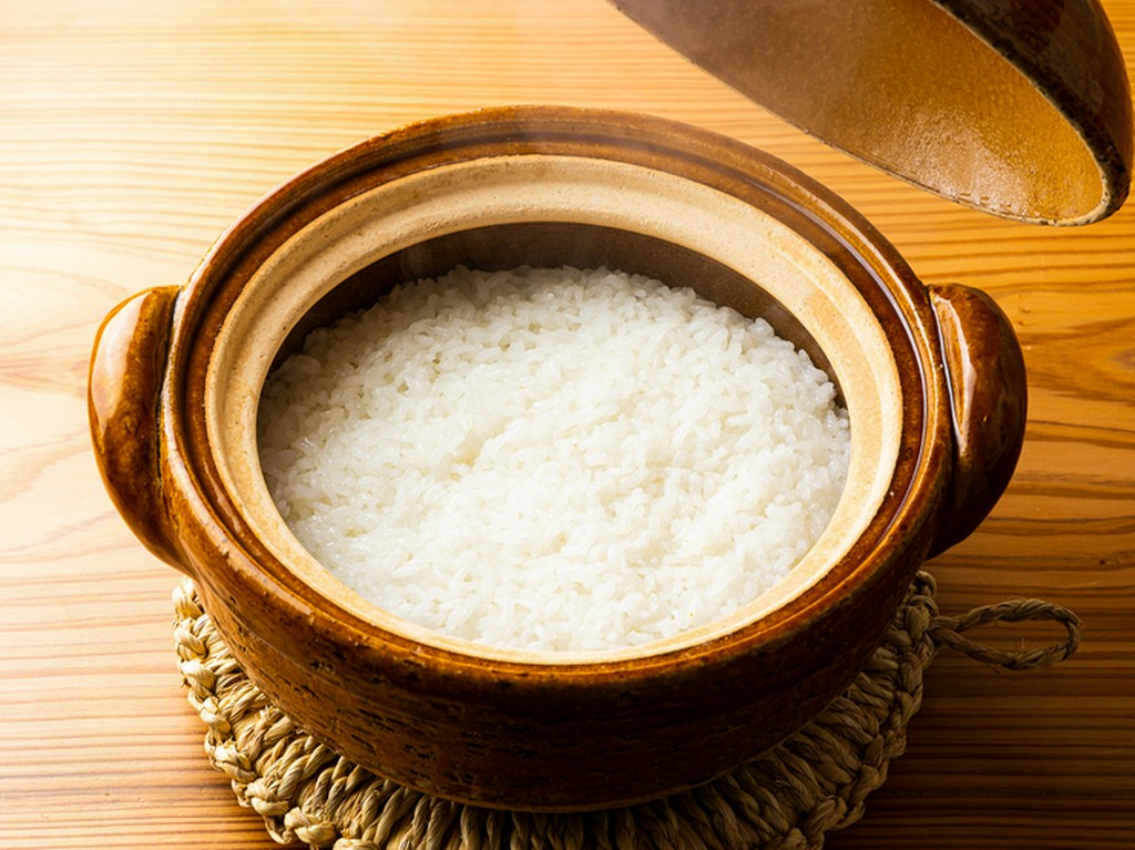 土鍋で美味しく炊き上げた、究極の白ごはん『土鍋ごはん』