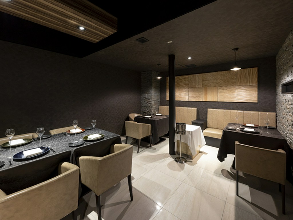 大人の雰囲気漂う店内は、ゆっくり過ごせる空間