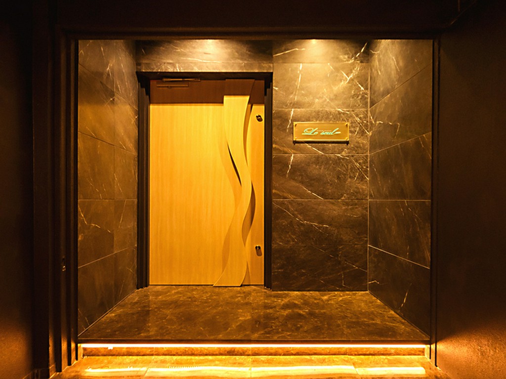 洗練された大人の空間。隠れ家的な、高級フランス料理店