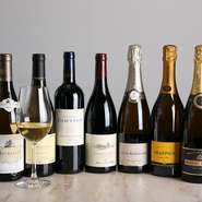 料理を更に味わい深くしてくれるフランス産ワイン。シェフの好みからブルゴーニュ産を中心としたラインナップになっています。グラスで気軽に一杯からオーダーできます。