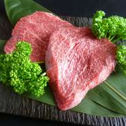 ※お料理内容は仕入れ状況により変更になる場合がございます
※ローストビーフに使用する熟成神戸牛は熟成に適したモモ赤身部位を使用しております