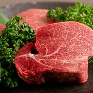 ※お料理内容は仕入れ状況により変更になる場合がございます
※ローストビーフに使用する熟成神戸牛は熟成に適したモモ赤身部位を使用しております