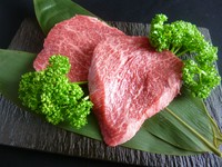 メインは神戸牛が160g!
リーズナブルに神戸牛を堪能できるランチタイム限定のコースです。