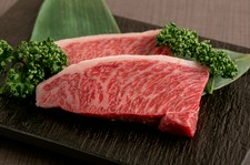 熟成神戸牛のローストビーフ80gと「牛の大トロ」と呼ばれる神戸牛希少部位ステーキ80gの神戸牛160gコース