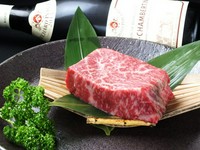 熟成神戸牛のローストビーフ80gとさらに長期熟成した超熟成神戸牛モモステーキ80gの神戸牛160gコース