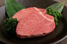 熟成神戸牛のローストビーフ80gと希少価値の高い神戸牛シャトーブリアンステーキ80gの神戸牛160gコース