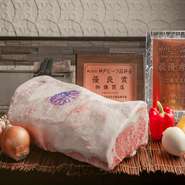 地産地消を楽しめるレストラン。お店で使用しているお肉は、「A5等級の神戸牛」です。熟成させることでお肉本来のおいしさを引き出しており、一度食べるとクセになるおいしさ。とろけるような食感もポイントです。