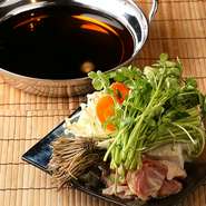 今が旬《せり鍋》を今年もご用意しております♪10月～4月中旬までしか味わえない…大人気の名物鍋です◎この機会をぜひお見逃しなく★季節問わず老若男女に人気の牛タンしゃぶしゃぶもおすすめです！