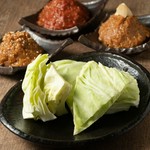 自家製の３種の味噌をつけてお召し上がり下さい。