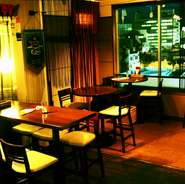 ワイン酒場では美味しいお料理とワイン、更にビル7Fならではの夜景をご用意！街中のイルミネーションが、うっとりとした時間を演出…。街の喧騒から離れ、プライベートな時間をお楽しみください