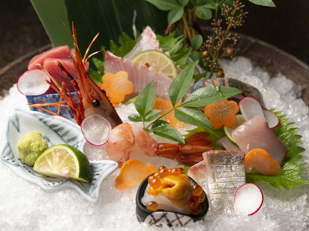 上品な旨みが口の中いっぱいに広がる『お造り盛り合わせ』