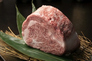新鮮ならではの香りや旨みを逃さず、旬の食材を仕入れ