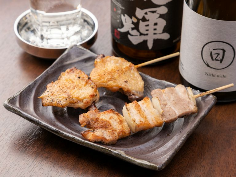 旨みのピークを逃さず、厳しく目利きする鶏肉