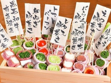【博多野菜巻き串】1本1本丁寧に炭火でじっくり焼いています！