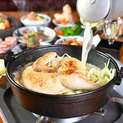 【炊き鶏】ふっくら蒸したひな鶏に鶏ガラスープかけた名物料理！