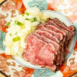 ※一般的に食肉の生食は食中毒のリスクがございます。お子様、ご高齢の方、その他食中毒に対する抵抗力の弱い方は食肉の生食をお控え下さい。