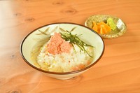 梅干し・鮭・チャンジャ・たこわさ・海苔・高菜・明太子
※画像は「明太子」です。