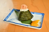 梅干し・鮭・チャンジャ・たこわさ・海苔・高菜・明太子
※画像は「明太子」です。