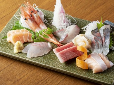 日本酒に合う！地元鮮魚で彩る『お造り盛り合わせ』小1～2人前